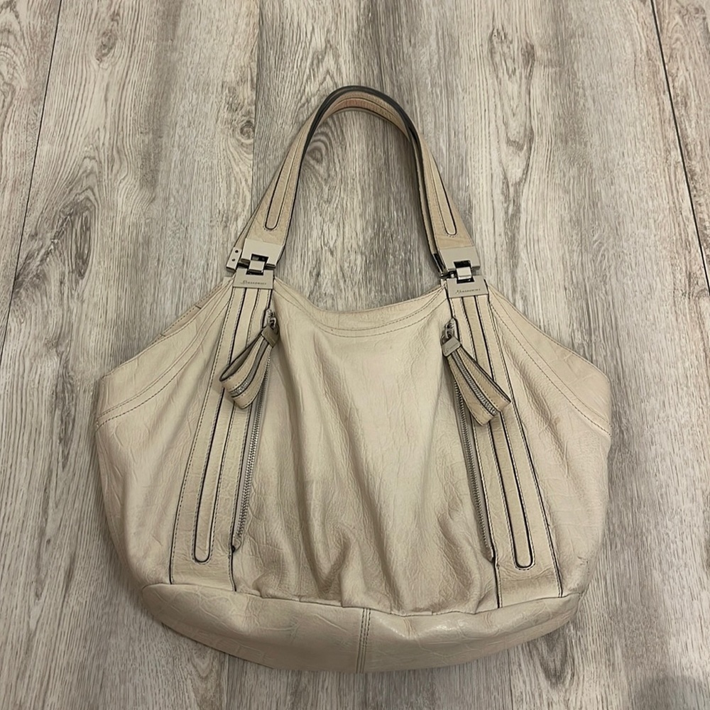 B. makowsky genuine leather purse